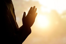 Giữ gìn giới luật để tâm hồn được sáng đẹp thêm ra, giới luật không phải là sự ràng buộc - Ảnh minh họa