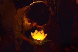 Người đệ tử Phật luôn vận dụng tinh thần phương tiện tùy duyên để ứng xử linh hoạt trong mọi chuyện, sao cho trong ấm ngoài êm, âm dương đều được lợi ích - Ảnh: Bảo Toàn/BGN