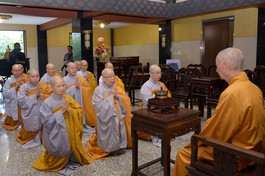 Chư Ni Thường trực Phân ban Ni giới T.Ư khánh tuế Đức Pháp chủ GHPGVN nhân Đại lễ Vu lan Phật lịch 2567 - Ảnh: Bảo Toàn/BGN