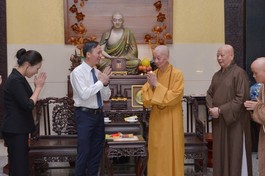 Ông Vũ Hoài Bắc và phái đoàn Ban Tôn giáo Chính phủ đến thăm Đức Pháp chủ GHPGVN - Ảnh: Bảo Toàn/BGN