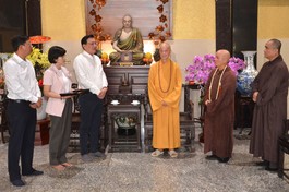 Trung tướng Phạm Ngọc Việt dẫn đầu phái đoàn Cục An ninh nội địa - Bộ Công an thăm, chúc Tết Đức Pháp chủ GHPGVN - Ảnh: Nguyên Tài/BGN