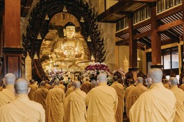 An cư kết hạ là sinh hoạt đặc thù, quan trọng đối với người xuất gia - Ảnh: Phùng Anh Quốc