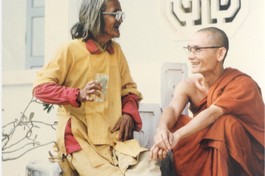 Bùi Giáng với sư Viên Minh (chùa Kỳ Viên) - Ảnh: gia đình cung cấp