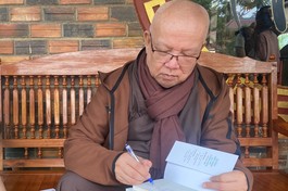 Hòa thượng Thích Thiện Bảo, tác giả của bộ sách "Quăng đời mình vào chốn thiền môn"