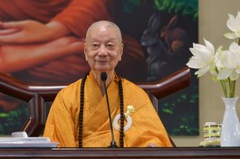 Đại lão Hòa thượng Thích Trí Quảng, Pháp chủ GHPGVN sách tấn Tăng, Ni sinh Học viện Phật giáo VN tại TP.HCM - Ảnh: Bảo Toàn/BGN