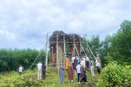 Phái đoàn Phật giáo đến khảo sát thực địa tháp Sáng thuộc di tích Phật viện Đồng Dương năm 2023 - Ảnh TL