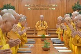 Đức Pháp chủ chủ trì phiên họp của Ban Thường trực Hội đồng Chứng minh GHPGVN khóa IX (2022-2027) thảo luận và thống nhất các vấn đề Phật sự quan trọng của Giáo hội - Ảnh: Quảng Đạo/BGN