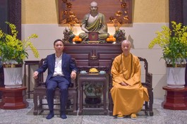 Đức Pháp chủ GHPGVN tiếp ông Trưởng ban Tôn giáo Chính phủ Vũ Hoài Bắc đến thăm và chúc Tết tại chùa Huê Nghiêm - TP.Thủ Đức - Ảnh: Quảng Đạo/BGN