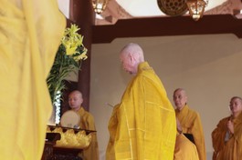 [Video] Khai đàn Pháp hội Dược Sư ngày mùng 3 Tết tại chùa Huê Nghiêm