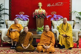 Hoà thượng Chủ tịch ICDV cùng phái đoàn tại Cảng hàng không Quốc tế Tân Sơn Nhất - Ảnh: TG