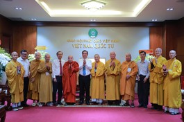 Lãnh đạo TP.HCM tại Việt Nam Quốc Tự ngày 9-5-2025