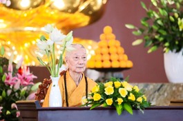 Tăng Ni Hội đồng Điều hành, sinh viên các khóa thỉnh cầu Đức Pháp chủ giáo giới - Ảnh: Bảo Toàn/BGN