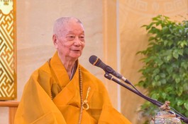 [Video] Đức Pháp chủ GHPGVN giáo giới cho Tăng Ni tại TP.HCM trong mùa An cư kiết hạ Phật lịch 2569