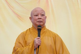 Hòa thượng Thích Lệ Trang, Phó Chủ tịch Hội đồng Trị sự, Trưởng ban Trị sự GHPGVN TP.HCM phát biểu tại buổi trao quyết định