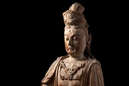 Theo cách nói của Bát-nhã Ba-la-mật-đa Tâm kinh, Quán Thế Âm đại biểu cho tính giác ngộ nội tại nằm ở nơi thẳm sâu nhất trong tâm linh của chúng sinh, Ngài không đơn thuần chỉ đi thực hiện các hành vi cứu độ chúng sinh khi nghe thấy những người đang gặp nạn hoặc đang trong cảnh phiền não niệm danh hiệu của mình, mà còn khiến cho chúng sinh tự nghe âm thanh của chính mình...