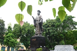 Tượng đài Lý Thái Tổ tại Thủ đô Hà Nội