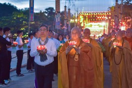 Lễ tưởng niệm các anh hùng liệt sĩ, chiến sĩ và đồng bào yêu nước đã hy sinh tại Côn Đảo (TP.HCM) vào chiều 4-10 - Ảnh: Quảng Đạo/BGN