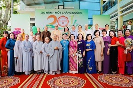 Lưu niệm tại buổi lễ kỷ niệm 20 năm thành lập Trường Mầm non Tịnh Nghiêm