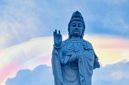 Tôn tượng Bồ-tát Quán Thế Âm tại Việt Nam Quốc Tự