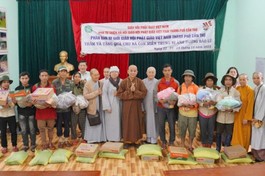 Các tổ chức, tự viện thăm và trao quà đến đồng bào vùng bão lũ miền Trung, Tây Nguyên