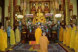 Lễ cúng ngọ tại chánh điện thiền viện Vạn Hạnh - TP.HCM