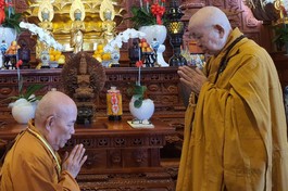 Nhị vị Hòa thượng thực hiện nghi thức đối thú Tự tứ