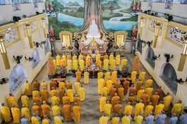 Chư Tăng trường hạ tập trung chùa Vạn Đức tại Lễ tác pháp thọ an cư