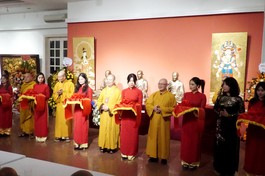 Triển lãm mỹ thuật với chủ đề “Sen đầu hạ” chào mừng Đại hội đại biểu Phật giáo toàn quốc lần IX chính thức khai mạc vào chiều ngày 26-11 tại Trường Đại học Mỹ thuật Việt Nam