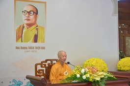 Đức Pháp chủ GHPGVN quang lâm thiền viện Thường Chiếu (Đồng Nai) dâng hương tưởng niệm húy nhật Trưởng lão Hòa thượng Thích Thiện Hoa và giáo giới Tăng Ni thiền phái Trúc Lâm vào sáng ngày 30-1 - Ảnh: Quảng Đạo