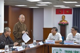 Thượng tọa Thích Đức Thiện thông tin đến báo chí về công tác chuẩn bị Đại lễ Vesak Liên Hiệp Quốc 2025 trong buổi họp báo chiều ngày 17-4 - Ảnh: Văn Phúc