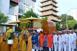 Lễ truy niệm, phụng tống kim quan Trưởng lão Hòa thượng Thích Trí Tịnh vào sáng 12-10 (nhằm ngày 20-8-Ất Tỵ) - Ảnh: Bảo Toàn