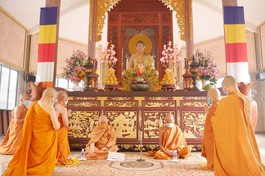 Chư Tăng tác pháp an cư nội bộ tại tịnh xá Trung Tâm