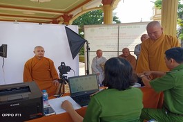 Chư Tăng Ni tỉnh Tiền Giang thực hiện đổi thẻ căn cước có gắn chíp điện tử