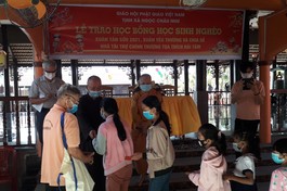 Trao quà, học bổng tại tịnh xá Ngọc Châu Như