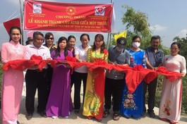 Cắt băng khánh thành cầu Kinh Giữa Một Thước