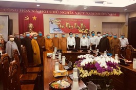 Chư tôn đức chụp ảnh lưu niệm tại Tỉnh ủy BR-VT