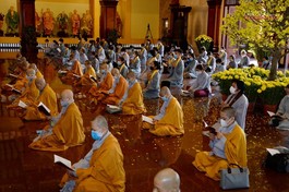 Văn bản đề nghị tất cả mọi người dân khi đến chùa bắt buộc phải đeo khẩu trang, rửa tay sát khuẩn