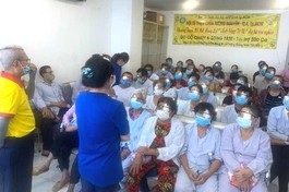 Đầu năm, bệnh nhân nghèo được tài trợ chi phí ghép thủy tinh thể nhân tạo đem lại ánh sáng - Ảnh: M.P