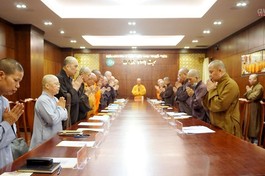 Chư tôn đức Ban Thường trực Ban Trị sự TP.HCM niệm Phật cầu gia hộ