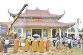 Công trình rót đồng đúc tôn tượng Đức Bổn Sư trong khuôn viên chùa Phúc Linh