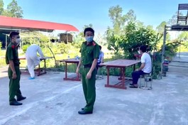 Các lực lượng chức năng, cùng nhà chùa tích cực chuẩn bị cơ sở vật chất đón người dân vào cách ly