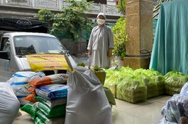 Chùa Pháp Võ trao tặng 700 phần quà tại khu cách ly, phong tỏa TP.HCM - Ảnh: CTV