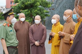 Đại tá Nguyễn Sỹ Quang trao đổi chân tình với chư tôn đức Ban Trị sự GHPGVN TP.HCM nhân chuyến thăm