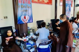 Tăng Ni, Phật tử Phật giáo tỉnh Hà Nam hiến máu cứu người