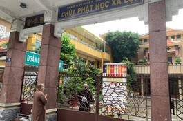 Cúng dường đến chùa Xá Lợi