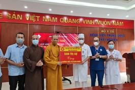 Ban Trị sự Phật giáo tỉnh Thái Nguyên trao tặng 5 giường bệnh đa năng hỗ trợ công tác điều trị của bệnh viện