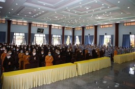 Hơn 200 Tăng Ni sinh Trường Trung cấp Phật học tỉnh Bình Định tham gia lễ khai giảng năm học mới