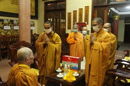 Thường trực Ban Trị sự Phật giáo TP.Buôn Ma Thuột tác bạch khánh tuế chư tôn giáo phẩm theo truyền thống Phật giáo sau mùa An cư kiết hạ