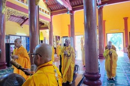 Chư Tăng các tự viện trở về chùa Phổ Đà để bố-tát thính giới sau 5 tháng thực hiện giãn cách xã hội phòng Covid-19