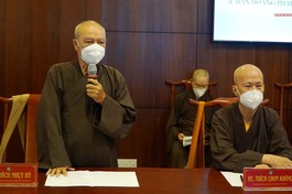 Hòa thượng Thích Nhật Hỷ, Trưởng ban Hoằng pháp TP.HCM báo cáo tại phiên họp của Ban Thường trực Ban Trị sự GHPGVN TP.HCM sáng 22-11-2021 - Ảnh: H.Diệu